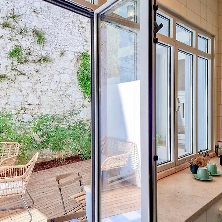 Апартаменты W. Lots Of In A Beautiful Terrace Лиссабон