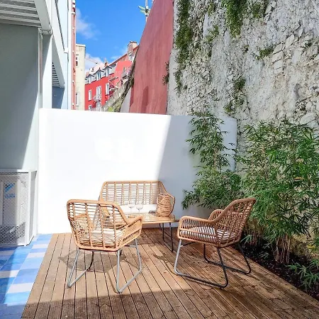 W. Lots Of In A Beautiful Terrace Lizbona